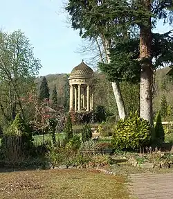 Monopteros im Park der Villa Schaaffhausen