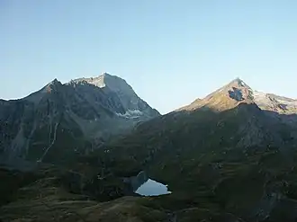 Mont Gelé (links) und Mont Avril (rechts) von Norden her gesehen.