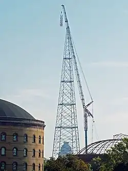 Montage bis 170 m mit einem Mobildrehkran