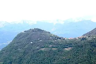 Blick auf den Monte Brè und das Dorf Brè (rechts)