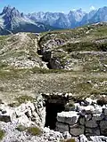 Schützengraben auf dem Monte Piana, Blickrichtung Cadini-Gruppe