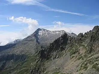 Der Monte Re di Castello von Norden aus gesehen mit den beiden auf den Gipfel zulaufenden Kämmen