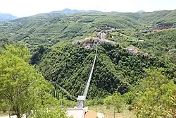 Die Hängebrücke Ponte Tibetano über den Vigi