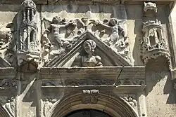 Büste von Catherine du Bouchet am Südportal