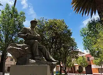 Denkmal auf dem zentralen Platz von Villa Rivero