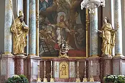 Figuren am Hauptaltar