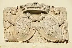 Allianzwappen (Steinrelief) derer von Kronegg und Zinzendorff von 1688, über dem Portal von Schloss Moosburg in Österreich