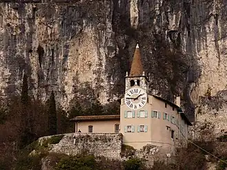 Wallfahrtskirche Monte Albano zu Füßen des Monte Biaena