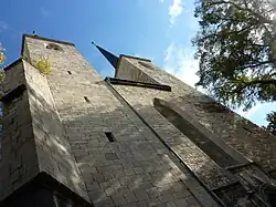 Deutlich erkennbarer Unterschied zwischen altem und neuem Turm