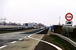 Auffahrt auf die Moseltalbrücke von der Raststätte Winningen-West mit Überholverbot (VZ 276/277)