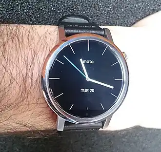 Moto 360 (2015), 42 mm Durchmesser
