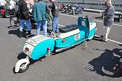 Tschechischer Jawa PAV hinter Cezeta-Roller