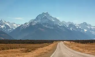 Rechts Mount Haidinger, mittig prominent der Aoraki/Mount Cook
