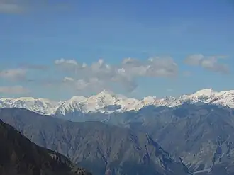 In der Bildmitte Mount Steele, links davon Mount Lucania