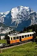 Historischer Triebwagen BDe 4/4 11 vor Jungfrau