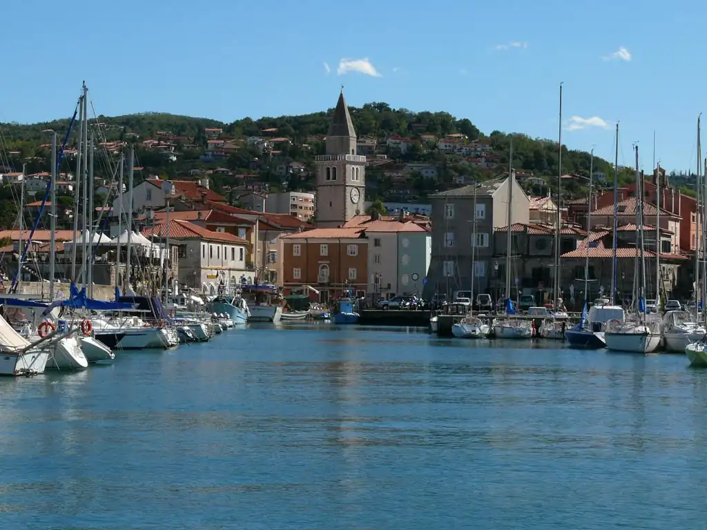 Altstadt von Muggia vom Hafen aus gesehen (2007) mini