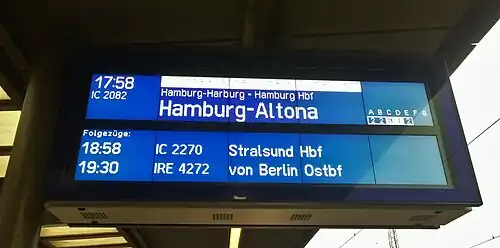 IRE auf einem Zugzielanzeiger im Bahnhof Lüneburg