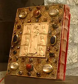 Prachteinband, rheinisch, frühes 13. Jh. mit Applikationen des 10. Jh.