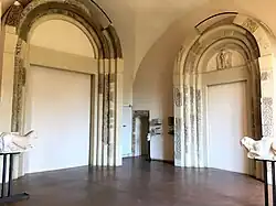 Romanische Portale aus dem 12. Jhd.