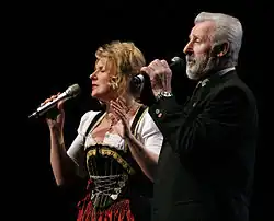 Angela Wiedl mit Vater Wilhelm (2010)