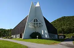 Foto einer modernen Kirche