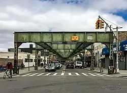 New York: Fragment des Viadukts des westlichen Abschnitts der Myrtle Avenue Line, der 1969 abgebrochen wurde