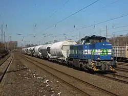 Einer der zahlreichen täglichen Güterzüge