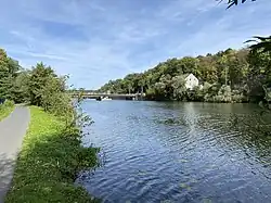 Westlicher Endpunkt des NSG: am rechten Ufer der Ruhr – 340 m vor der Schwimmbrücke Dahlhausen