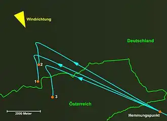Rekonstruierte Flugbahnen der Einzelfragmente in der Dunkelflugphase unter Windeinfluss (Draufsicht); zum Zeitpunkt des Falles wehte der Wind aus Nordwest bis Nord.
