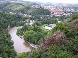 Blick vom Rheingrafen­stein über die Nahe zur Ebernburg