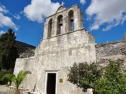 Südwestseite mit Eingang und Glockenträger