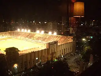 Das Suphachalasai-Stadion bei Nacht