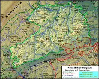 Nordpfälzer Bergland und Umgebung – 193.0–11 im Nordwesten (193.0 im äußersten Nordwesten davon eingezeichnet) – 193.12–16 vom zentralen Teil bis zum Nordosten (193.15 im äußersten Nordosten und 193.16 im Süden davon eingezeichnet) – 193.17–18 äußersten Süden (193.18 im Norden davon eingezeichnet, in 193.17 Zechsteingrenze im Südwesten gestrichelt) – 193.2 südwestlich des Zentrums – 193.3 im Südwesten (193.301 im Süden davon gestrichelt eingezeichnet) – 193.40–42 im Südosten (193.411 (N) und 193.410 (S) im Südosten davon eingezeichnet) – die flachwelligen Landschaften 193.43/44 im äußersten Südosten durch breitere Linie abgetrennt – 193.5 im östlichen Norden (193.52 eingezeichnet) – 193.6 im äußersten westlichen Süden – 193.7 im äußersten Südwesten – 196 im westlichen Norden, durch breitere Linie abgetrennt, zusätzlich eingeblendet