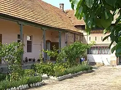 Hof mit Laubengang, 2009