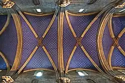 Farbig bemaltes, vierteiliges Kreuzrippengewölbe in der Kollegiatkirche Neuenburg