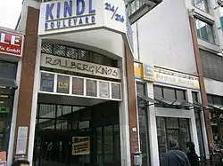 Eingang durch den Kindl-Boulevard