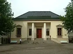 Klassizistisches Rat­haus von Landesbau­meister C. F. Hansen