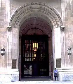 Das Eingangsportal an der Park Avenue South