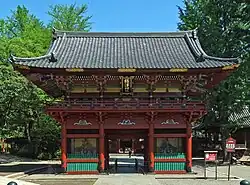 Rōmon am Außenbereich