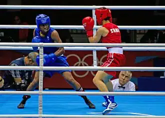 Nicola Adams und Ren Cancan (rot) im Finale der Olympischen Spiele 2012 in London