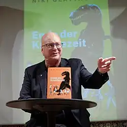 Nikolaus Glattauer 2018 bei der Präsentation von Ende der Kreidezeit