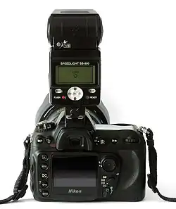 Rückseite des SB-800 auf einer Nikon D200