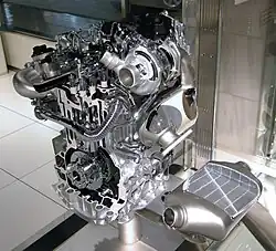 Schnitt durch einen seit April 2006 im Espace eingesetzten 2.0 dCi-Motor, Typ M9R mit Dieselruß-Partikelfilter. Fertigung auch für Nissan im südlich von Rouen gelegenen Renault-Nissan-Gemeinschaftswerk Cléon