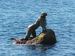 Nixe mit Kind am Strand von Koreiz/Jalta