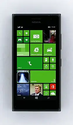 Lumia 730 mit benutzerdefiniertem Windows-Phone-8.1-Startbildschirm