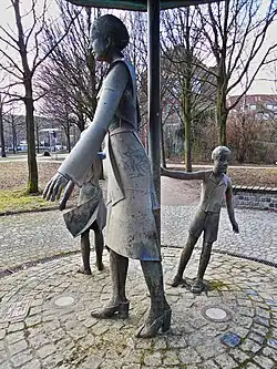 Die Bürger im Park (1985), Rathausallee, Norderstedt