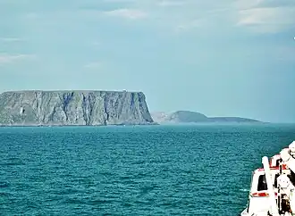 Blick auf das Nordkapplateau, im Hintergrund Knivskjellodden