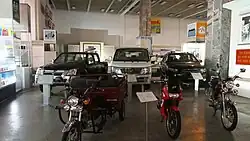 Pick-up links hinten ist der Ppeokkugi II. Daneben der Samchunri und schließlich der 4WD.