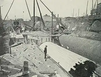 In offener Bauweise erstellte Tunnelröhren westlich vom Sunnyside Yard an der Stelle, wo die Röhre C über die Röhre B hinweggeführt wird. Hinten die Röhre C, vorne die Decke der Röhre B