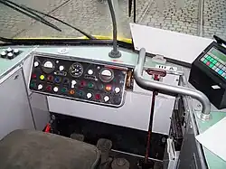 Im Füh­rer­stand mit­ge­führ­tes Wei­chen­stell­ei­sen in Frank­furt am Main